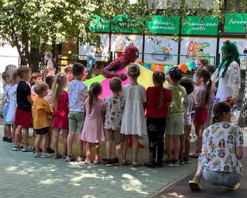 Діти зі Спайдерменом