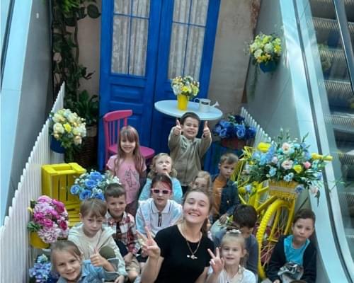 Діти на прогулянці